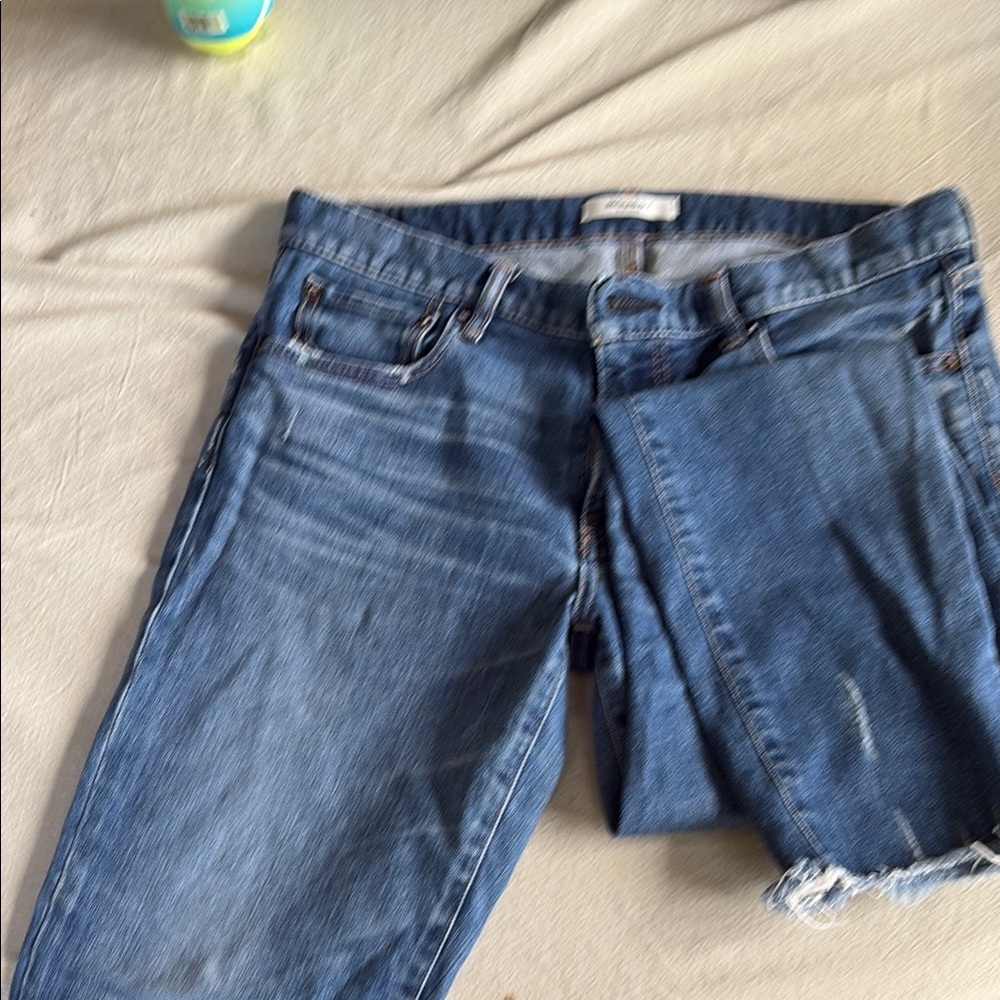 Moussy Blue Ankle Cropped Jeans with Distressed Details